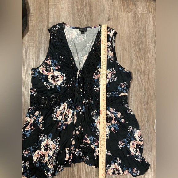 Torrid Top 2 Floral Sleeveless Boho Eyelet Trim Tasseled - Picture 8 of 8